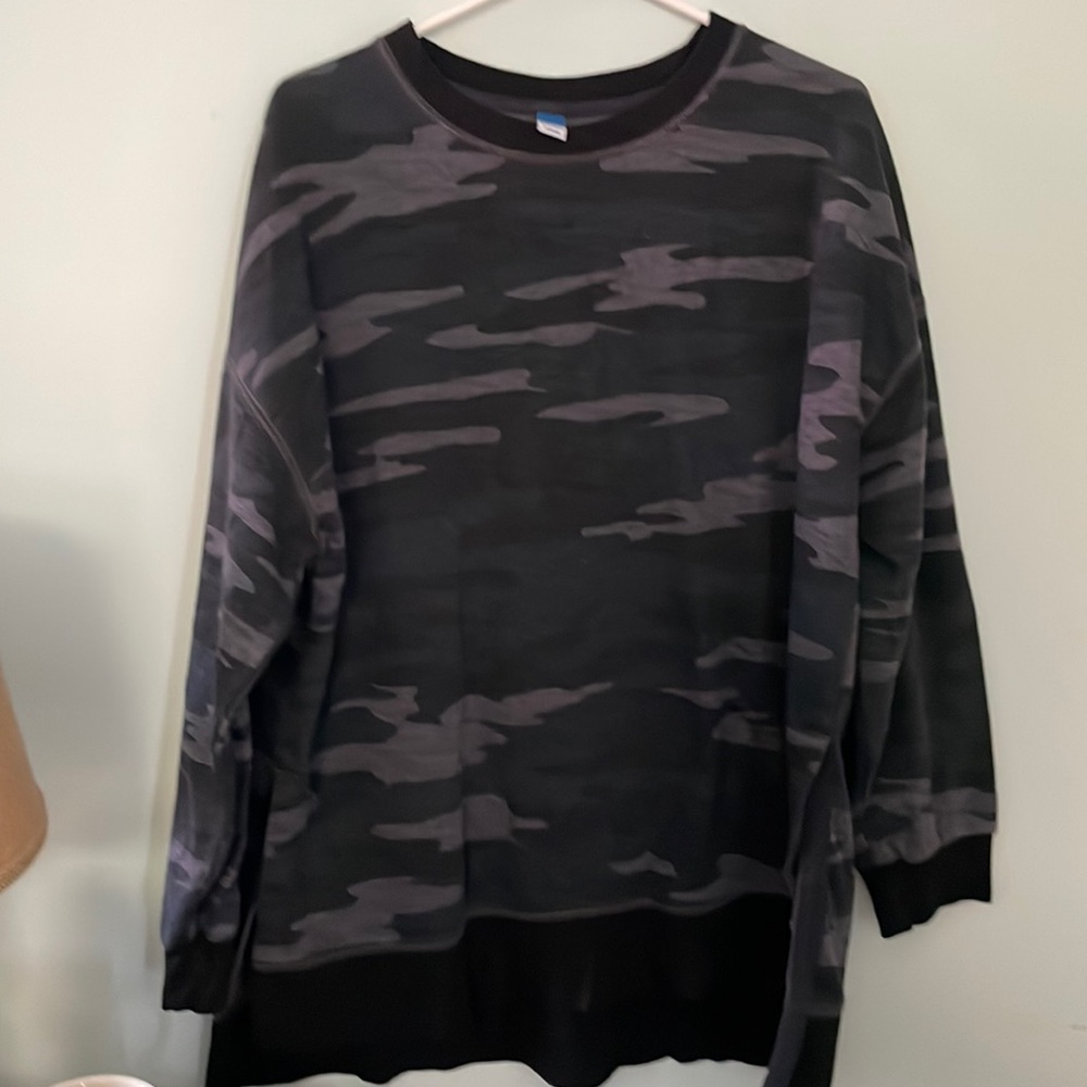 L Old Navy sweatshirt